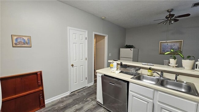 Building Photo - 3351 Governors Ct