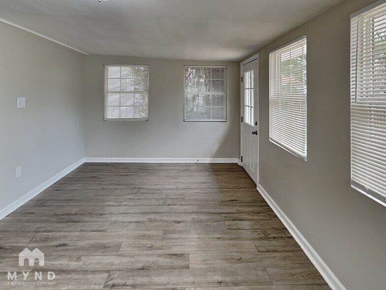 Building Photo - 1224 Hanson St