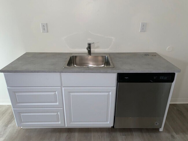 Building Photo - 237 Ella St