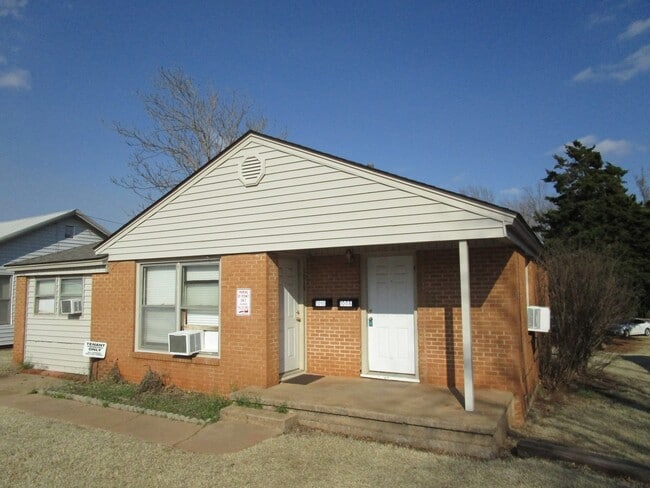 Primary Photo - Across the Street From the SWOSU Campus!