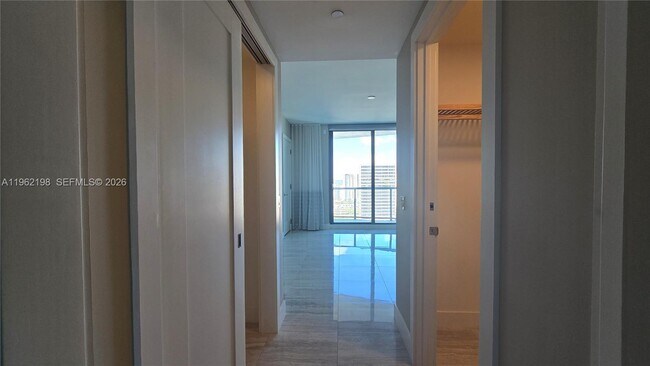 Building Photo - 100 E Las Olas Blvd