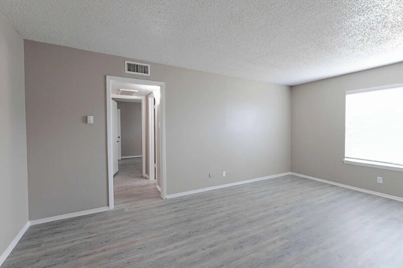 Building Photo - 531 Bedford Rd