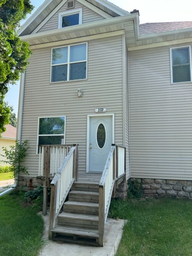 Building Photo - 339 5th St