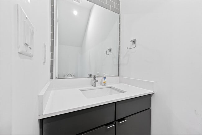 Building Photo - 5841 Dolores St