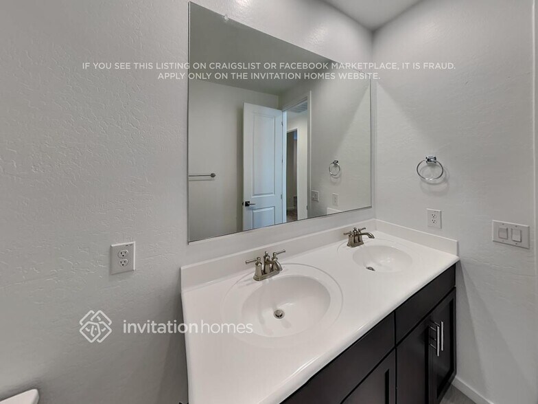 Building Photo - 17660 W Fetlock Trl