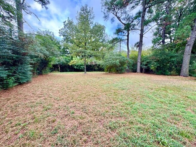 Building Photo - 3119 Queensgate Ave