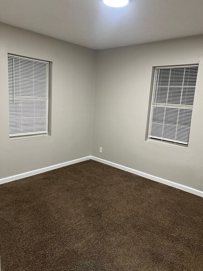 Building Photo - 1301 N Olney St