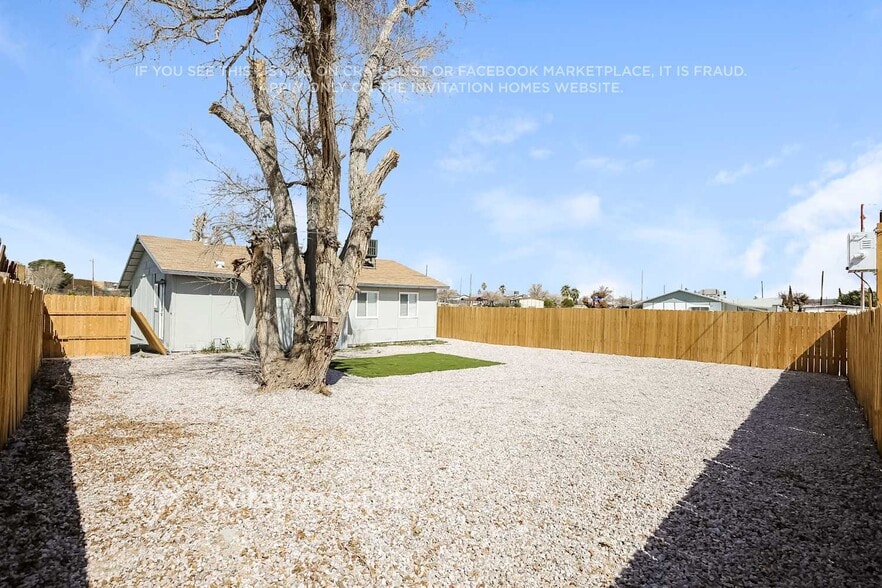 Building Photo - 2305 Saber Dr