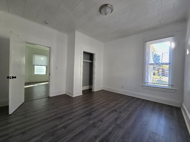 Building Photo - 439 W Vine St