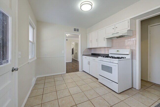 Building Photo - 2501 Ashley Dr