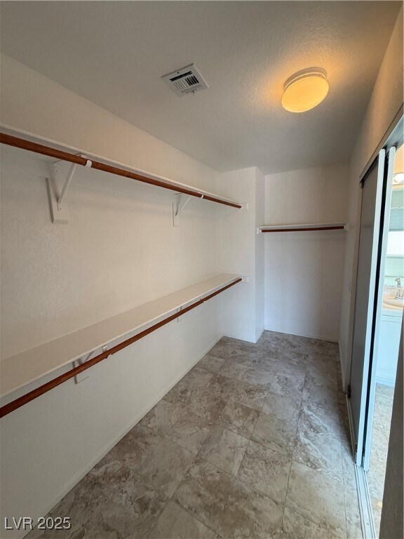 Building Photo - 2113 Desert Pines St