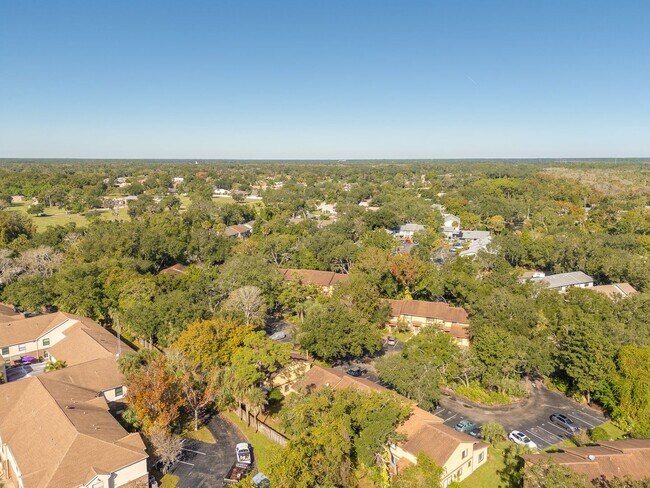 Building Photo - Beautiful Two-Story Townhome in Ormond Beach