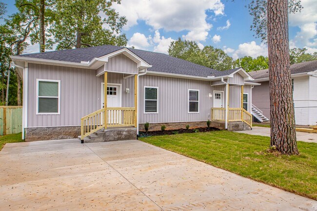 Building Photo - 5703 Valley Dr