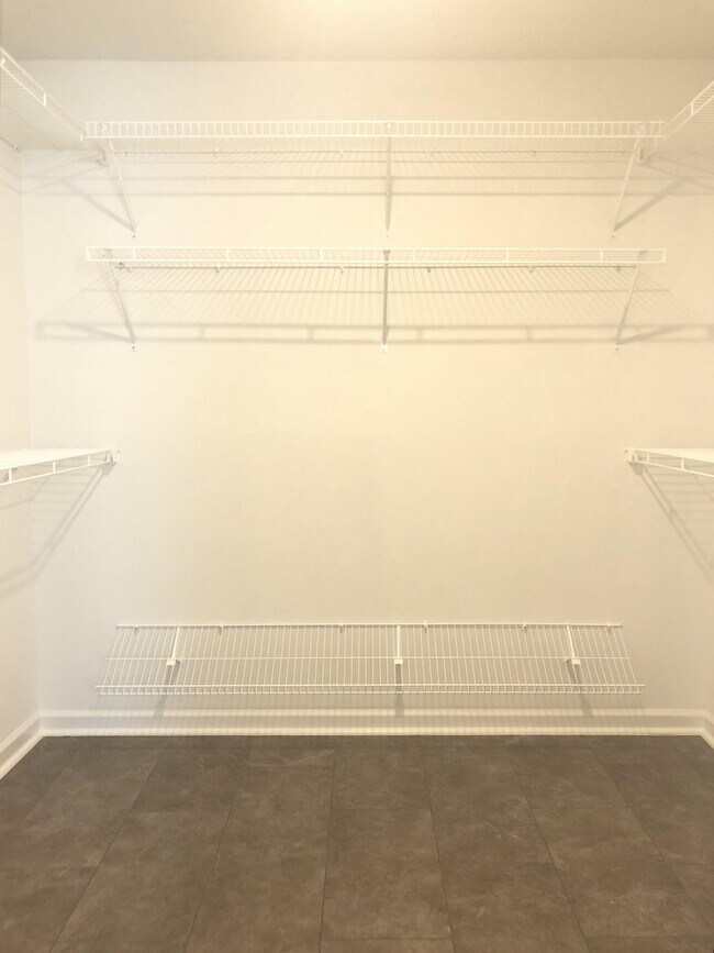 Building Photo - 879 Goodale Dr