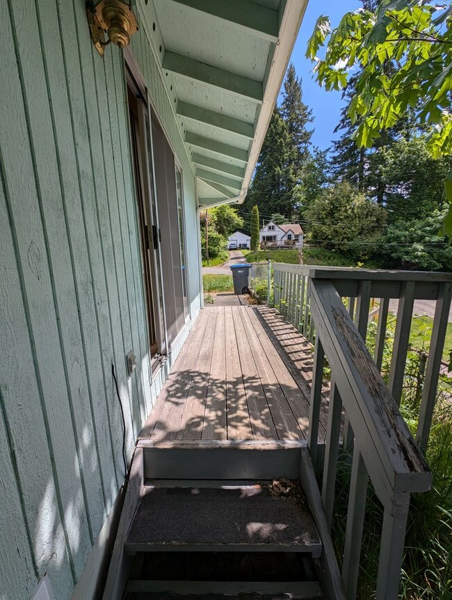 Building Photo - Two Bedroom Duplex in the Heart of Bremert...