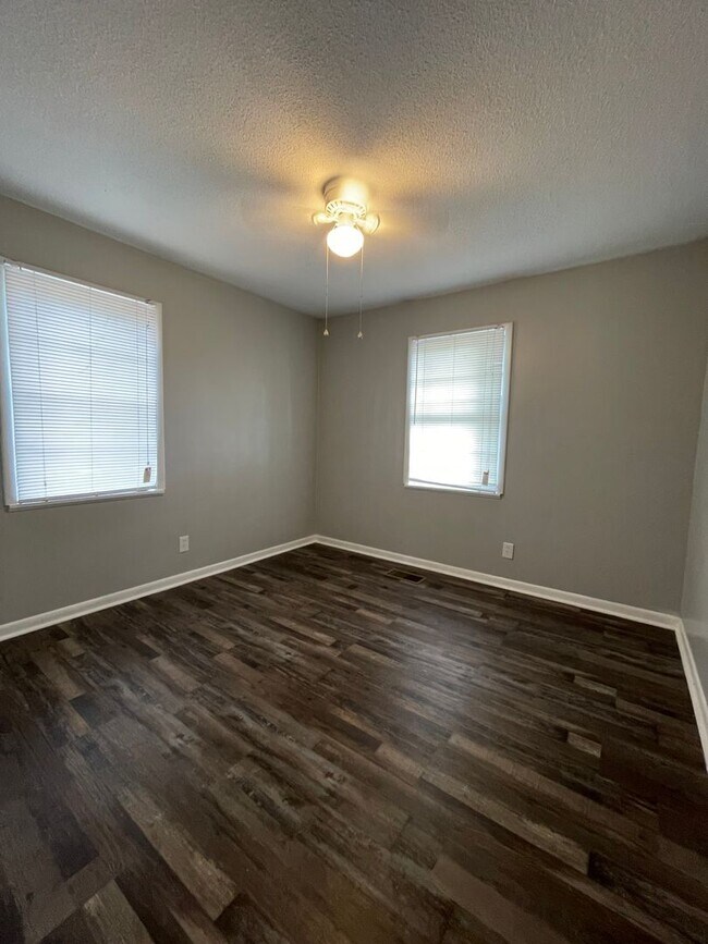 Building Photo - 4-BEDROOM + BONUS ROOM - Beautiful, Shady Residential Area