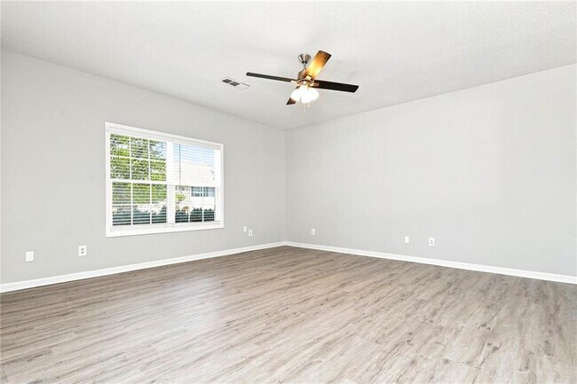 Building Photo - 8643 Thomas Ln