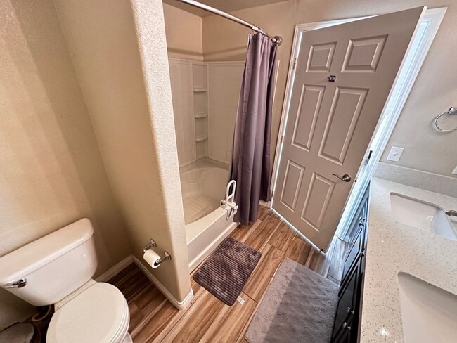 Building Photo - Fully Furnished 2 Bedroom 1 Story Condo