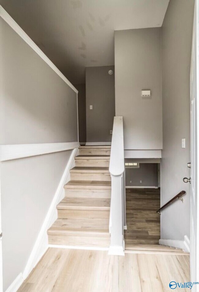 Building Photo - 3218 Uvalde Ln NW