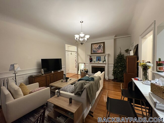 Building Photo - 366 Commonwealth Ave