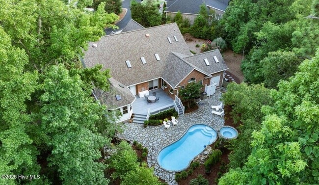Building Photo - 8825 Sawmill Creek Ln