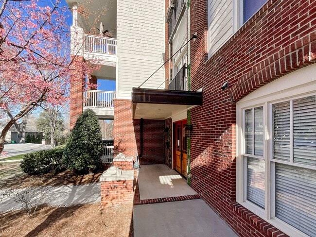 Building Photo - 518 Clarice Ave