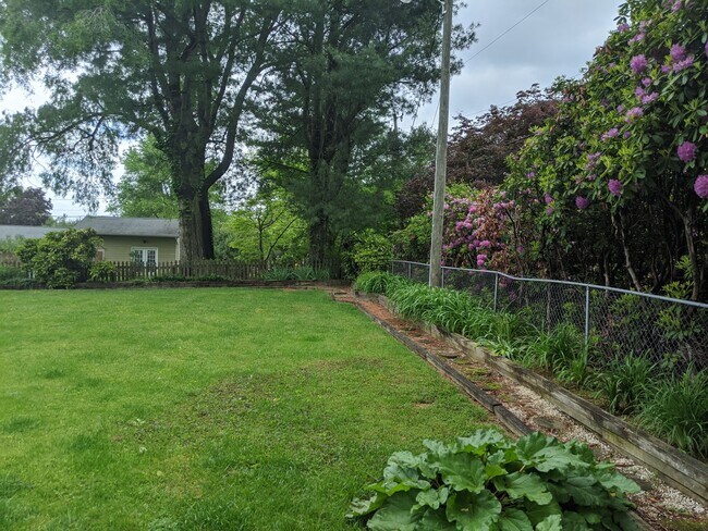 Building Photo - Spacious Home in McBryde Village next to V...