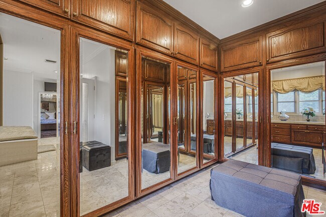 Building Photo - 6111 County Oak Rd