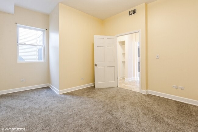 Building Photo - 2801 W Ardmore Ave