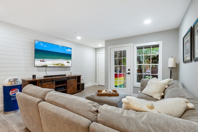 Building Photo - 7424 Vista Way