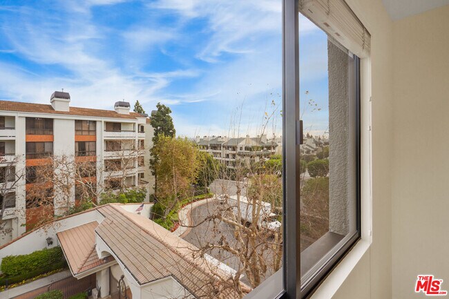 Building Photo - 2102 Century Park Ln