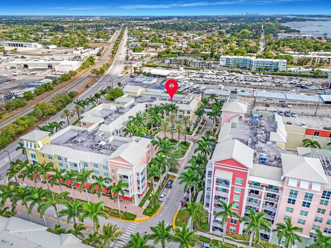 Building Photo - 802 W Windward Way