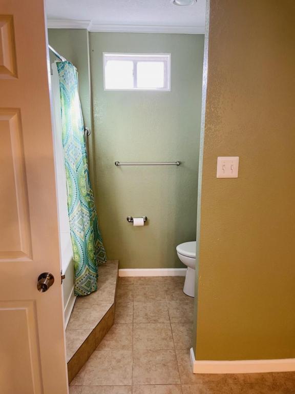 Building Photo - 306 N Davis St