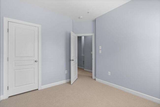Building Photo - 10512 Old Ellicott Cir
