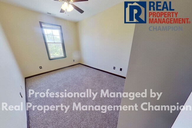 Building Photo - Beautiful Two Story Townhome with Lots of Storage!!