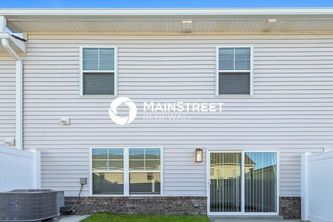 Building Photo - 3 Bedroom Pet-Friendly Home in Jeffersonville, IN with Main Street Renewal