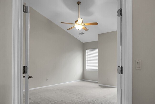 Building Photo - Gorgeous, 2 story, 4 BR, 2.5 BA Home with Fenced Yard near Magnolia Gardens