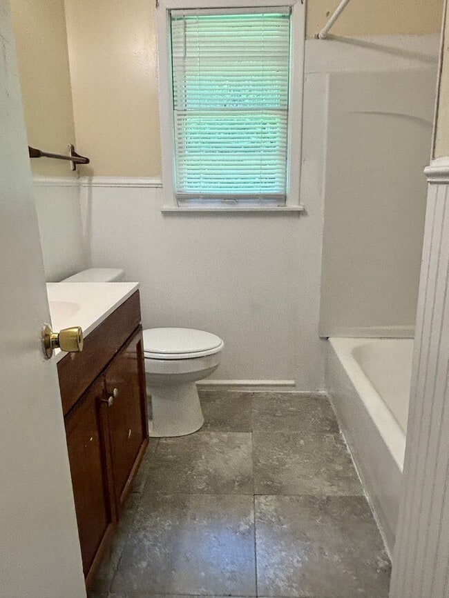 Building Photo - 1452 Woody Dr
