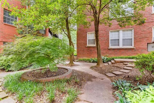 Primary Photo - 1041 State St NW