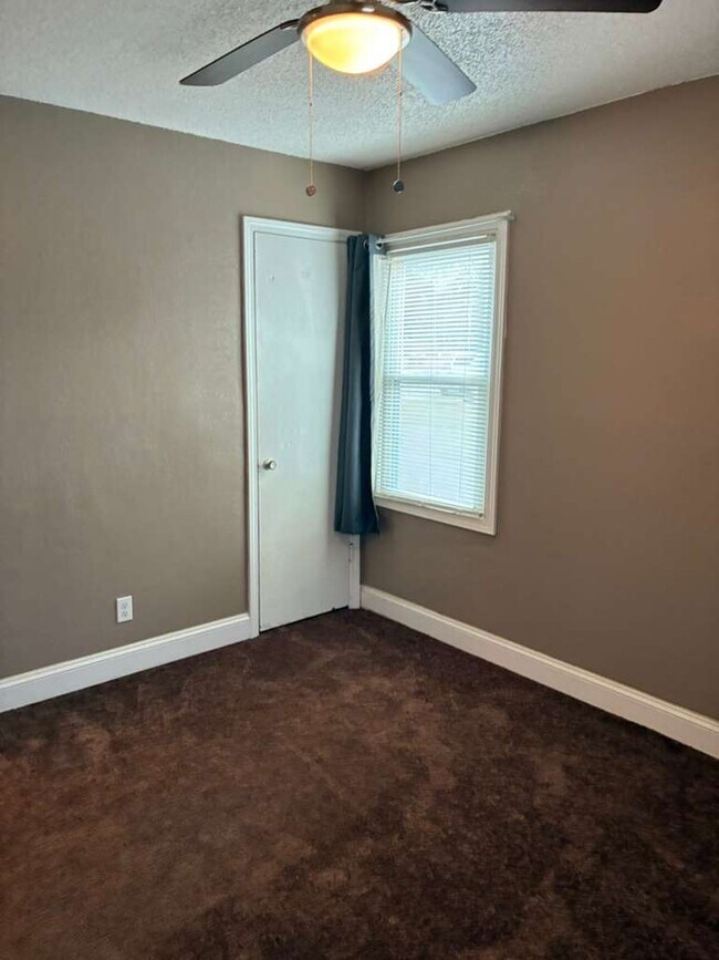 Building Photo - 5416 College Ave