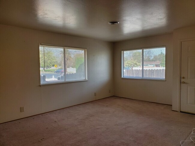 Building Photo - Cute 2 bedroom, 1 bath in Carmichael!