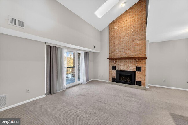 Building Photo - 933 Washington Pl