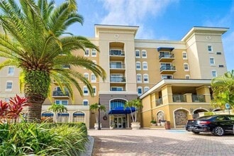 Building Photo - Annual 2/2 condo in luxury building downtown Sarasota!