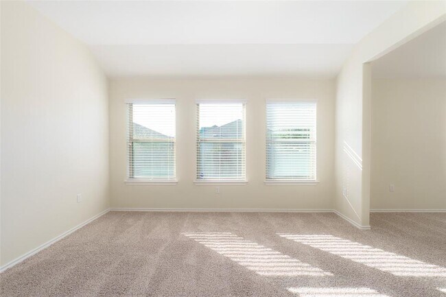 Building Photo - 13020 Kearns Dr