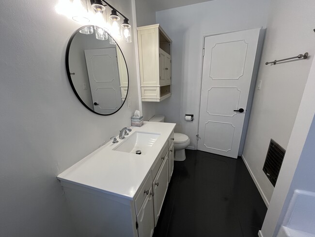 Master bathroom - 13411 Erwin Street