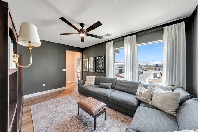 Building Photo - 137 N Un St