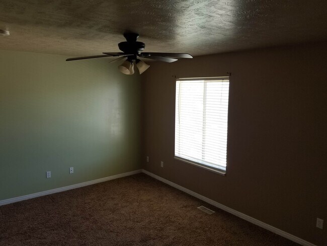 Building Photo - 550 Pheasant Ridge Dr