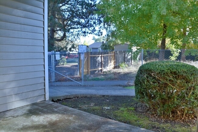 Building Photo - 1285 NW 183rd Ave