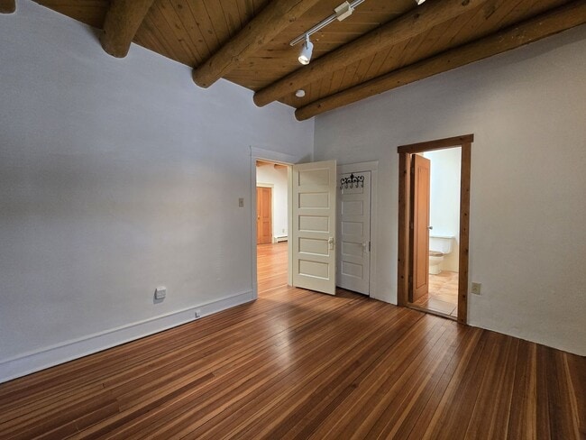 Building Photo - 342 Hillside Ave