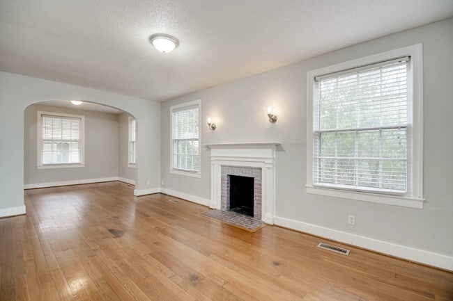 Building Photo - 1741 Oak Dr